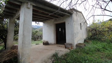 Irrigation plot of 5,949m2, with an agricultural warehouse of 25m2
