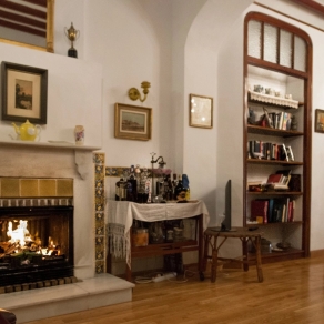 An exquisite restoration with antiques