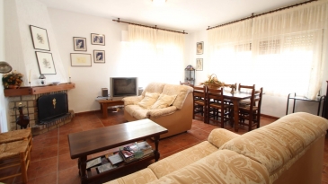 Villa in the area of Las Fuentes de Algar of  Callosa. Orchard area and surrounded by mountains
