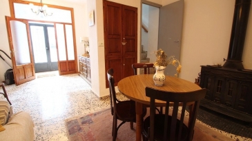 Reformed - Ready to enjoy- 2 terraces.