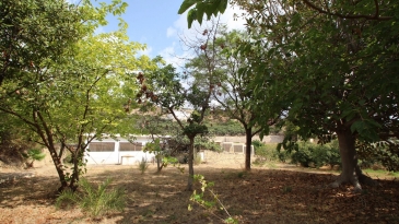 Villa in the area of Las Fuentes de Algar of  Callosa. Orchard area and surrounded by mountains