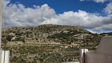 Reformed - Ready to enjoy- 2 terraces.