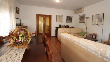 Villa in the area of Las Fuentes de Algar of  Callosa. Orchard area and surrounded by mountains