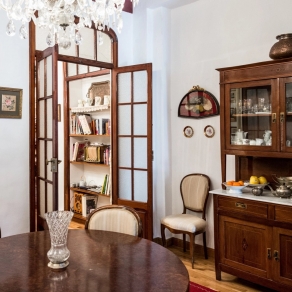 An exquisite restoration with antiques