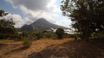 Villa in the area of Las Fuentes de Algar of  Callosa. Orchard area and surrounded by mountains