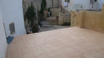 VILLAGE HOUSE WITH GREAT BACKYARD