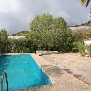 Villa in the area of Las Fuentes de Algar of  Callosa. Orchard area and surrounded by mountains