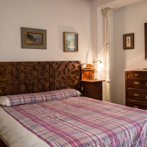 An exquisite restoration with antiques
