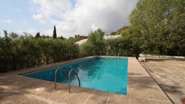 Villa in the area of Las Fuentes de Algar of  Callosa. Orchard area and surrounded by mountains