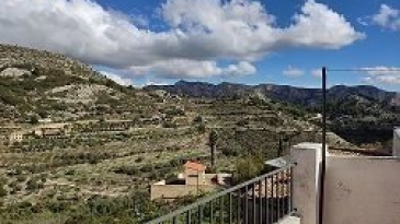 Reformed - Ready to enjoy- 2 terraces.