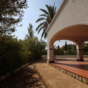 Villa in the area of Las Fuentes de Algar of  Callosa. Orchard area and surrounded by mountains
