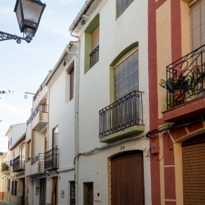 An exquisite restoration with antiques