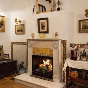 An exquisite restoration with antiques