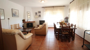 Villa in the area of Las Fuentes de Algar of  Callosa. Orchard area and surrounded by mountains
