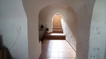 Reformed - Ready to enjoy- 2 terraces.