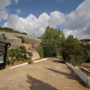 Villa in the area of Las Fuentes de Algar of  Callosa. Orchard area and surrounded by mountains