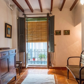 An exquisite restoration with antiques