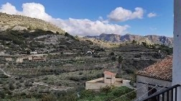 Reformed - Ready to enjoy- 2 terraces.
