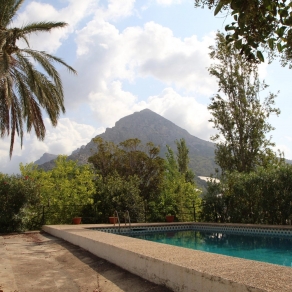 Villa in the area of Las Fuentes de Algar of  Callosa. Orchard area and surrounded by mountains