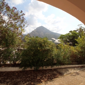 Villa in the area of Las Fuentes de Algar of  Callosa. Orchard area and surrounded by mountains