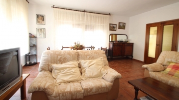 Villa in the area of Las Fuentes de Algar of  Callosa. Orchard area and surrounded by mountains