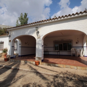 Villa in the area of Las Fuentes de Algar of  Callosa. Orchard area and surrounded by mountains