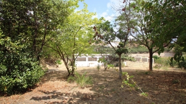 Villa in the area of Las Fuentes de Algar of  Callosa. Orchard area and surrounded by mountains