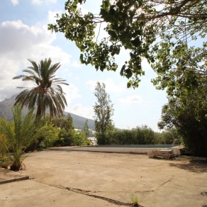 Villa in the area of Las Fuentes de Algar of  Callosa. Orchard area and surrounded by mountains