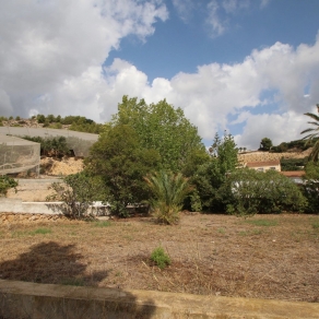 Villa in the area of Las Fuentes de Algar of  Callosa. Orchard area and surrounded by mountains