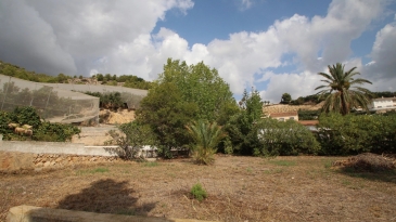 Villa in the area of Las Fuentes de Algar of  Callosa. Orchard area and surrounded by mountains