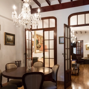 An exquisite restoration with antiques