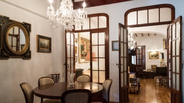 An exquisite restoration with antiques