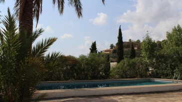 Villa in the area of Las Fuentes de Algar of  Callosa. Orchard area and surrounded by mountains