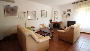 Villa in the area of Las Fuentes de Algar of  Callosa. Orchard area and surrounded by mountains