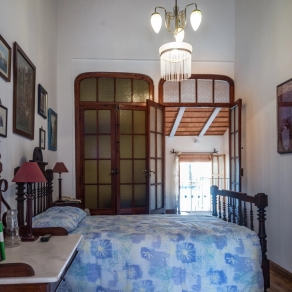 An exquisite restoration with antiques