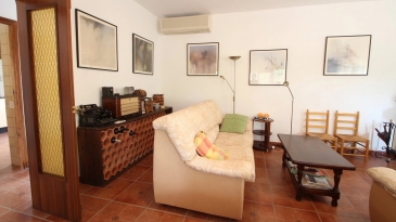 Villa in the area of Las Fuentes de Algar of  Callosa. Orchard area and surrounded by mountains